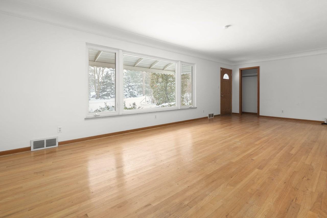 2740 Judah Rd - Photo 2 of 28