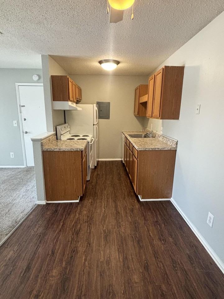 157 Canfield St Apt 10 #10 - Photo 4 of 16