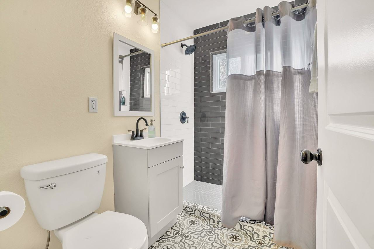 Janice Way - Photo 2 of 14