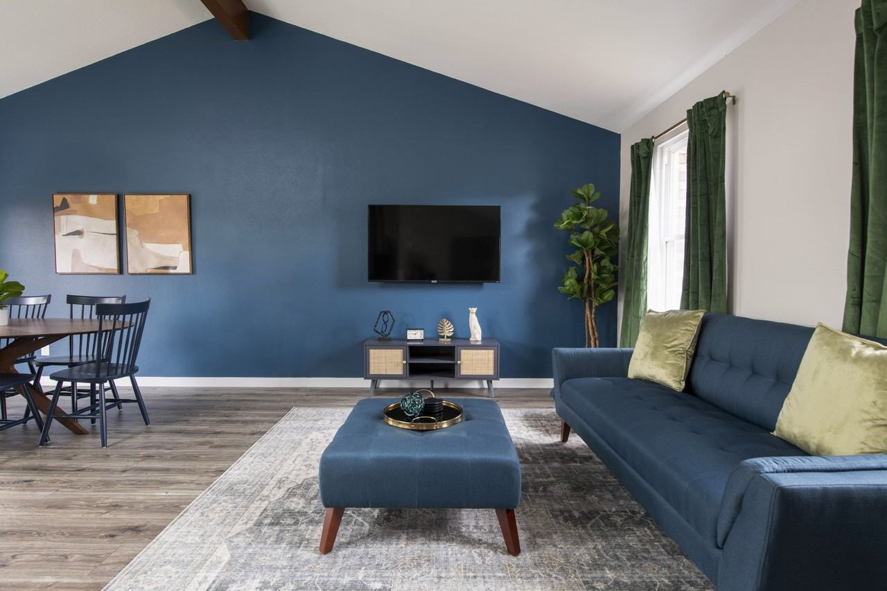 W 80th Cir - Photo 2 of 15