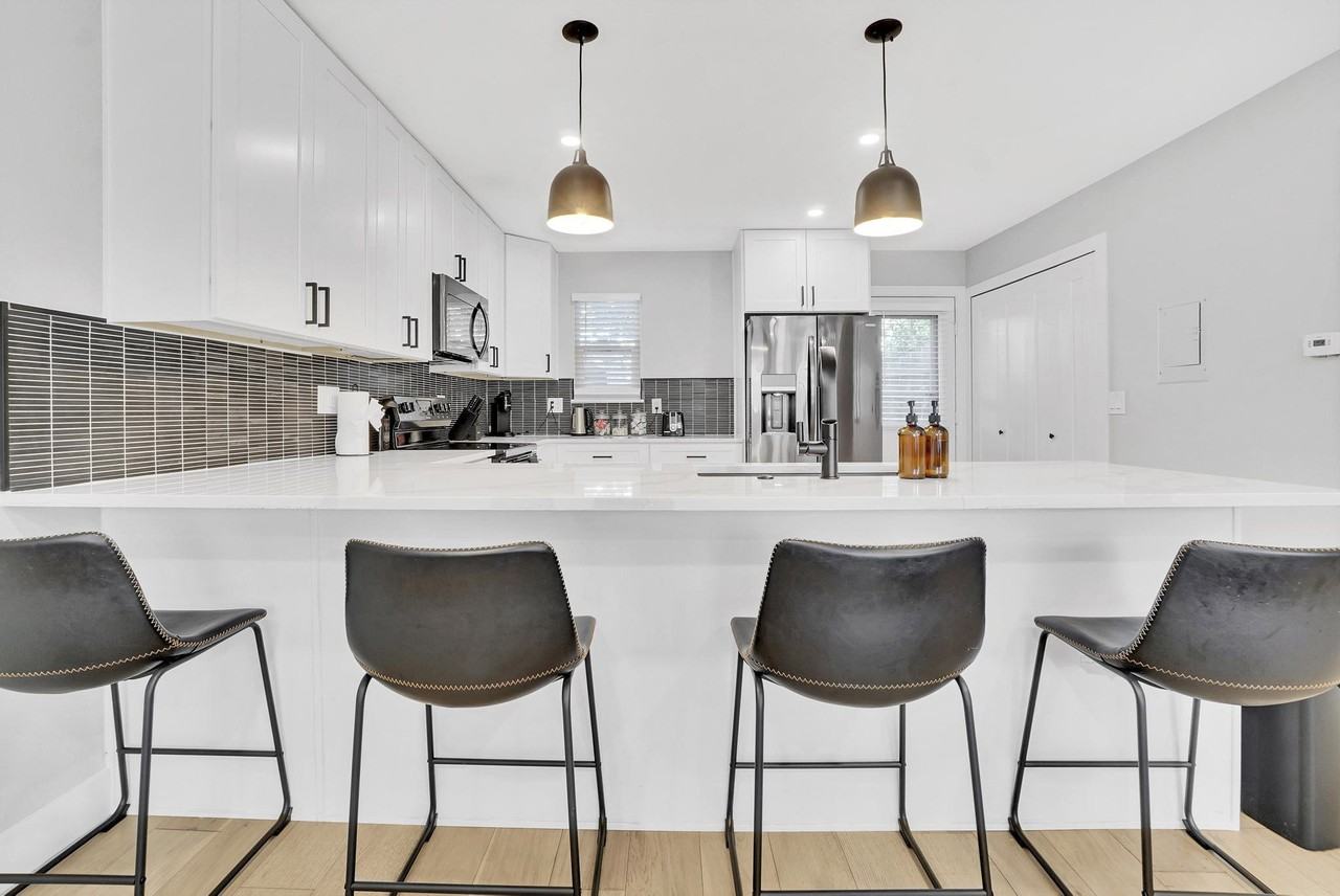 Webster St Apt B - Photo 3 of 10