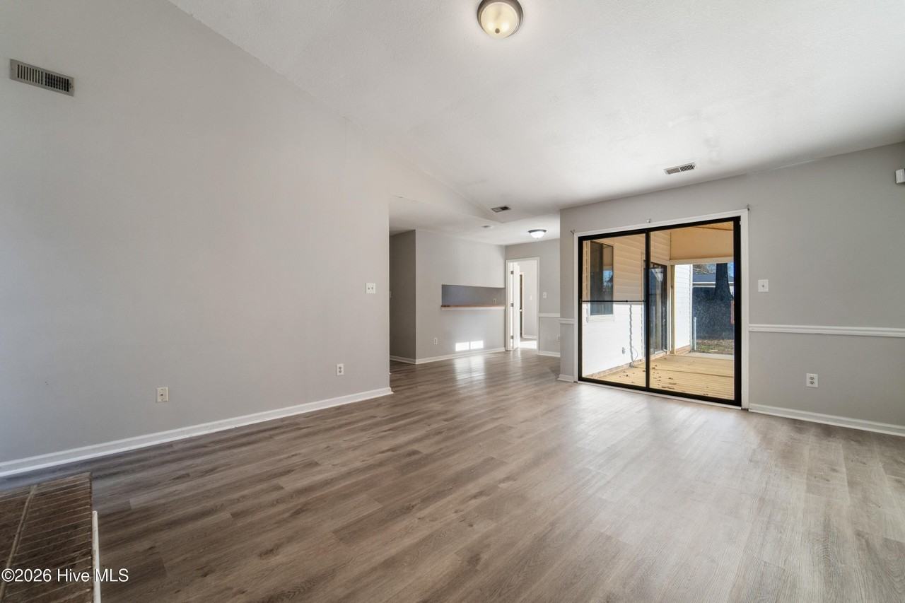 210 Audubon Dr - Photo 4 of 19