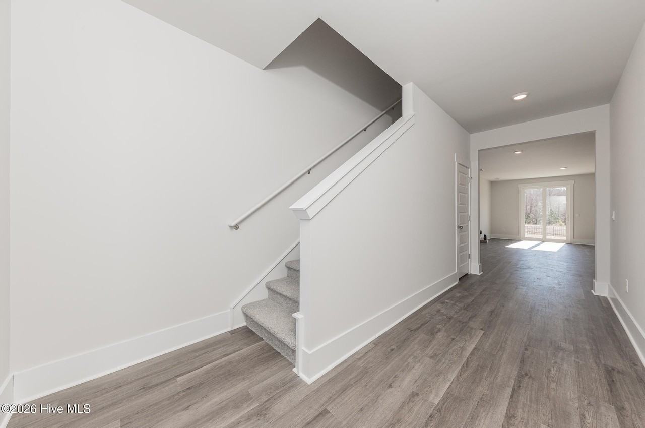 209 Surfside Landing Blvd - Photo 3 of 44