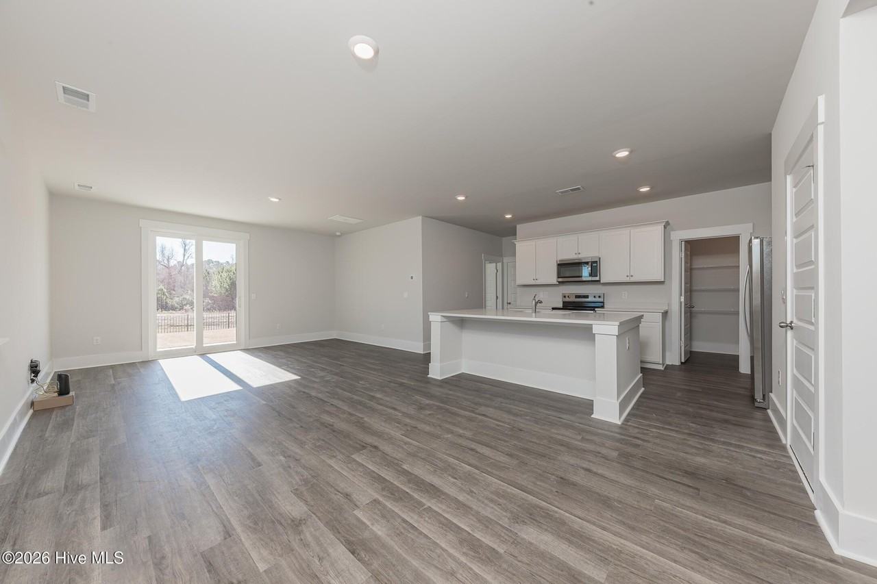 209 Surfside Landing Blvd - Photo 5 of 44