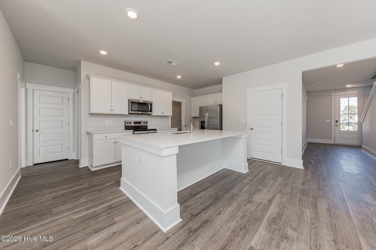 209 Surfside Landing Blvd - Photo 7 of 44