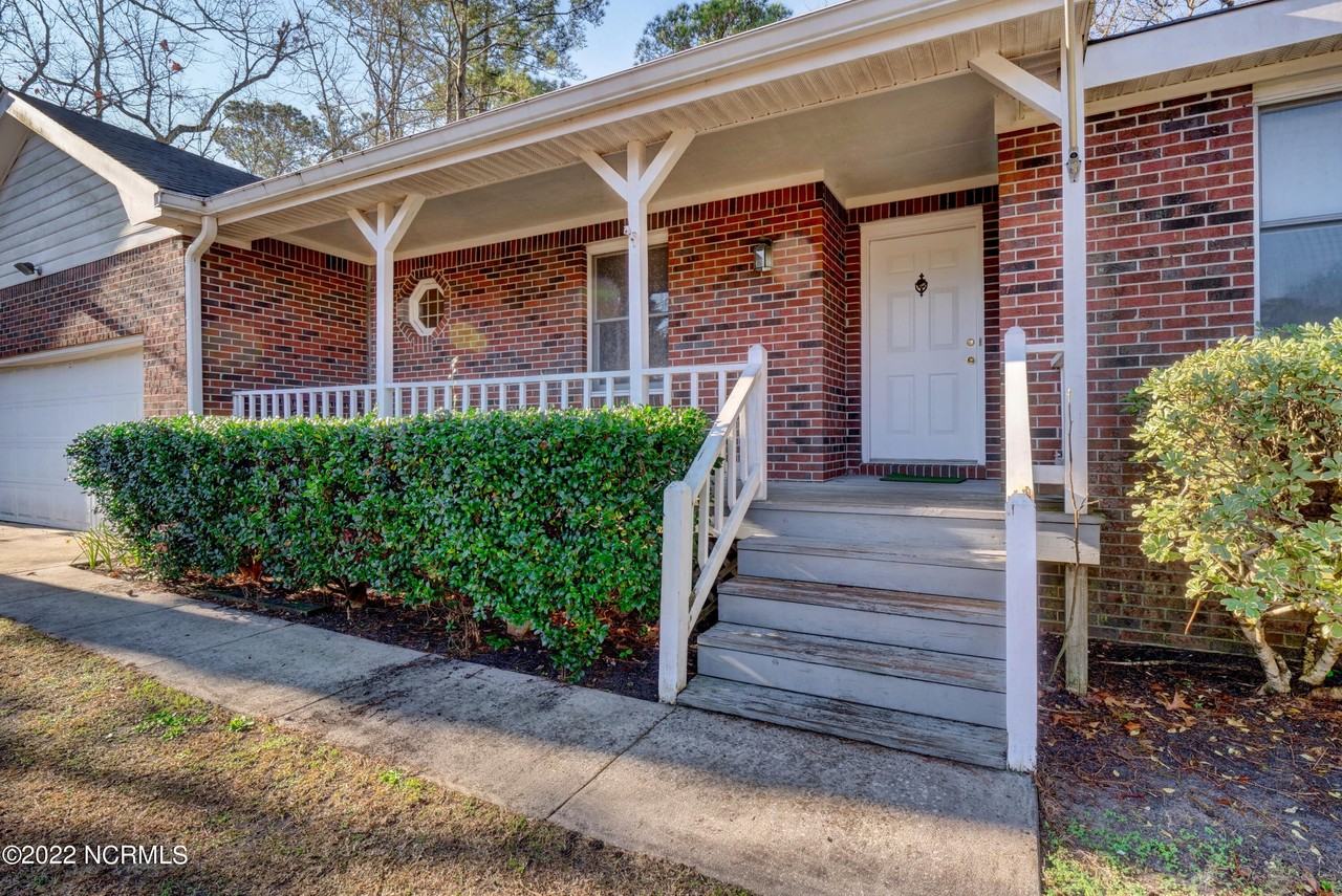 103 Bermuda Cir - Photo 3 of 26