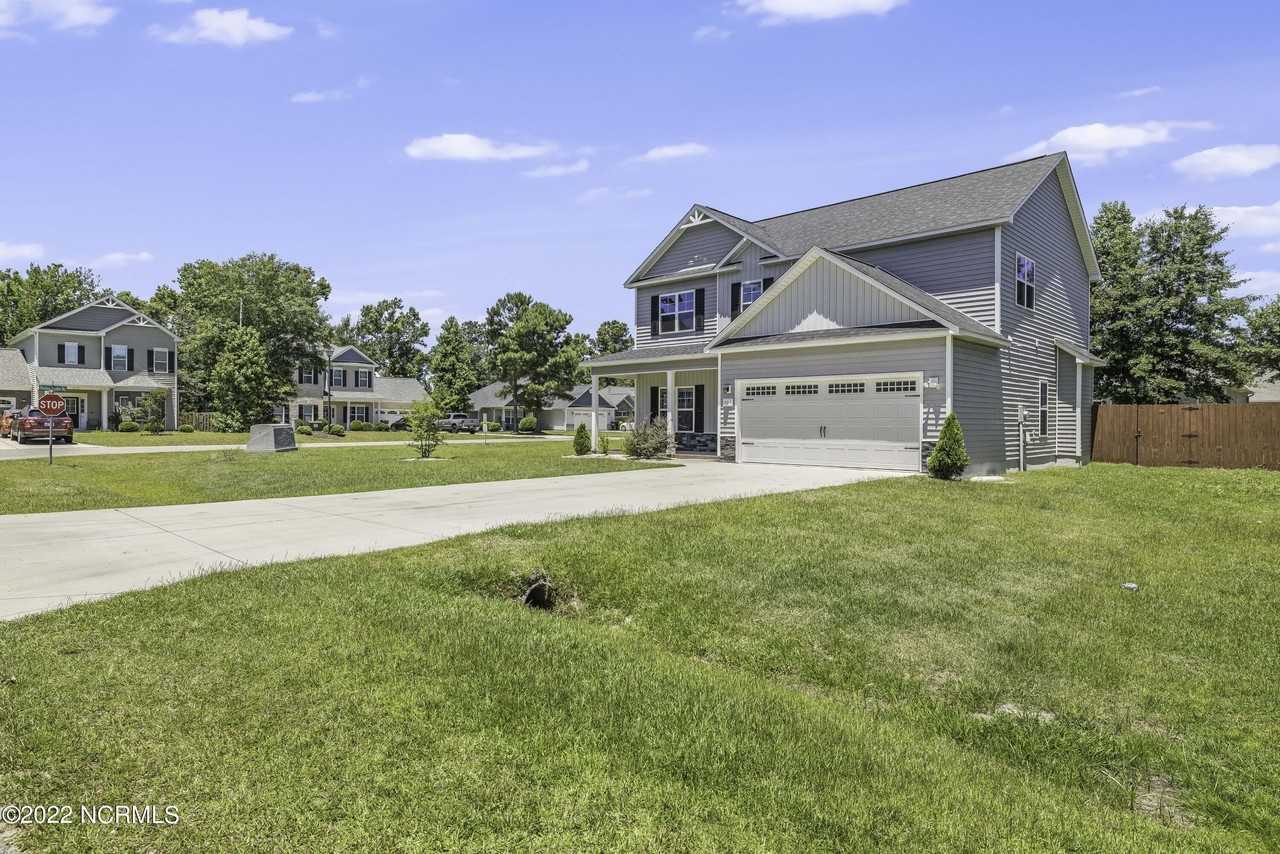 401 Gavins Run - Photo 2 of 25