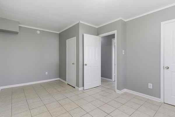 224 Newcastle Ct - Photo 7 of 13