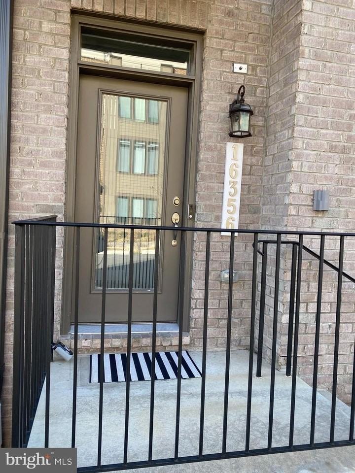 16356 Columbus Ave - Photo 2 of 24