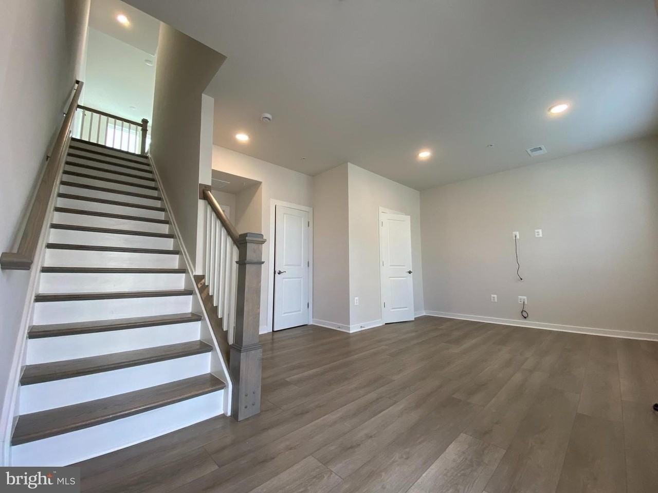 16356 Columbus Ave - Photo 3 of 24