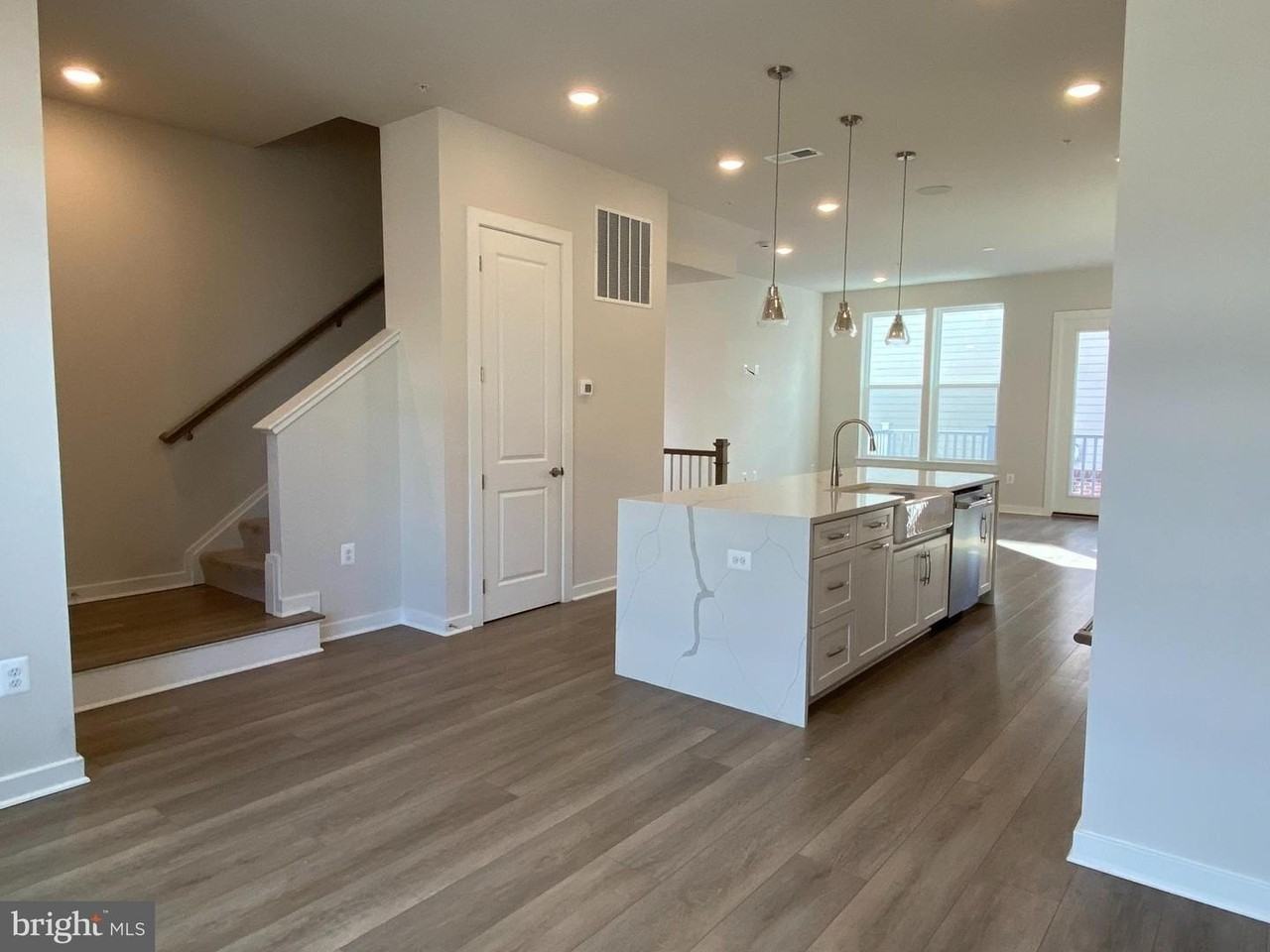 16356 Columbus Ave - Photo 7 of 24