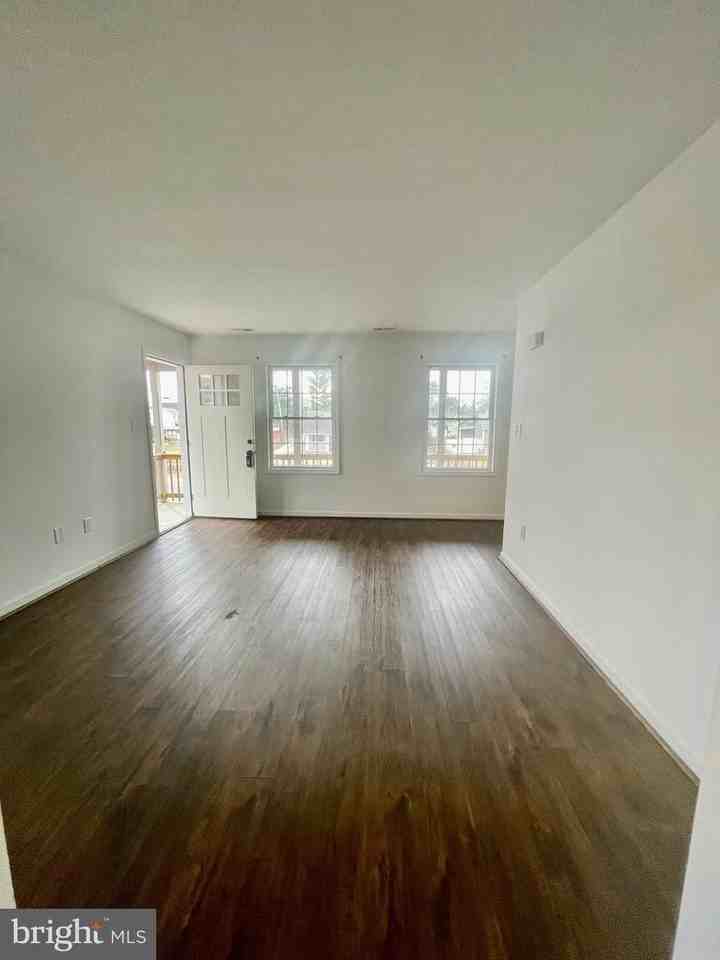 916 Harwood Rd - Photo 3 of 14