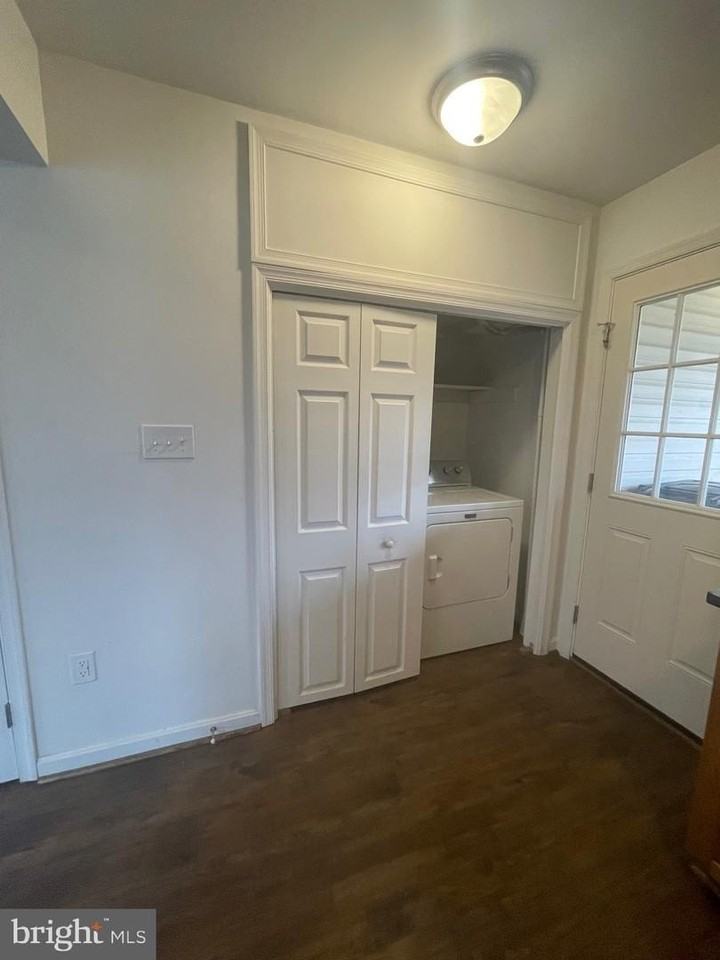 916 Harwood Rd - Photo 7 of 14