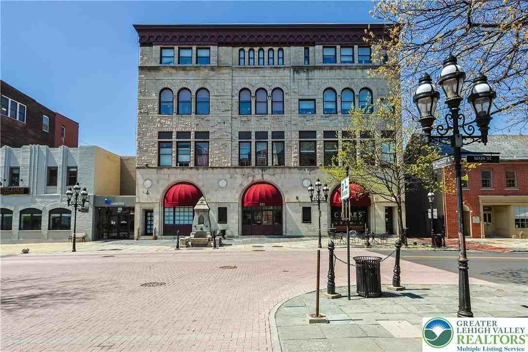 535 Main St Apt 12 #12 - Photo 2 of 24