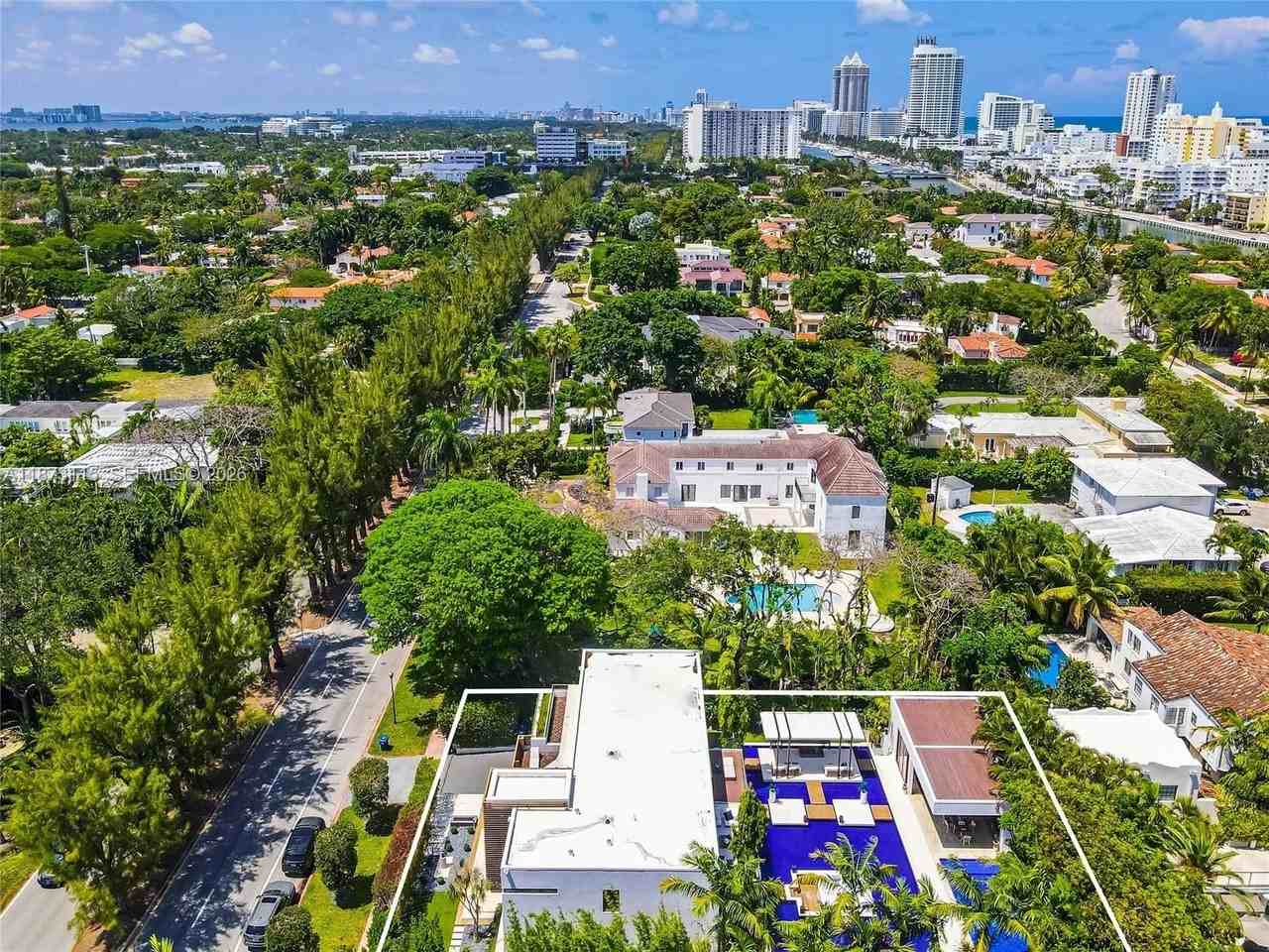 3009 Pine Tree Dr - Photo 4 of 50