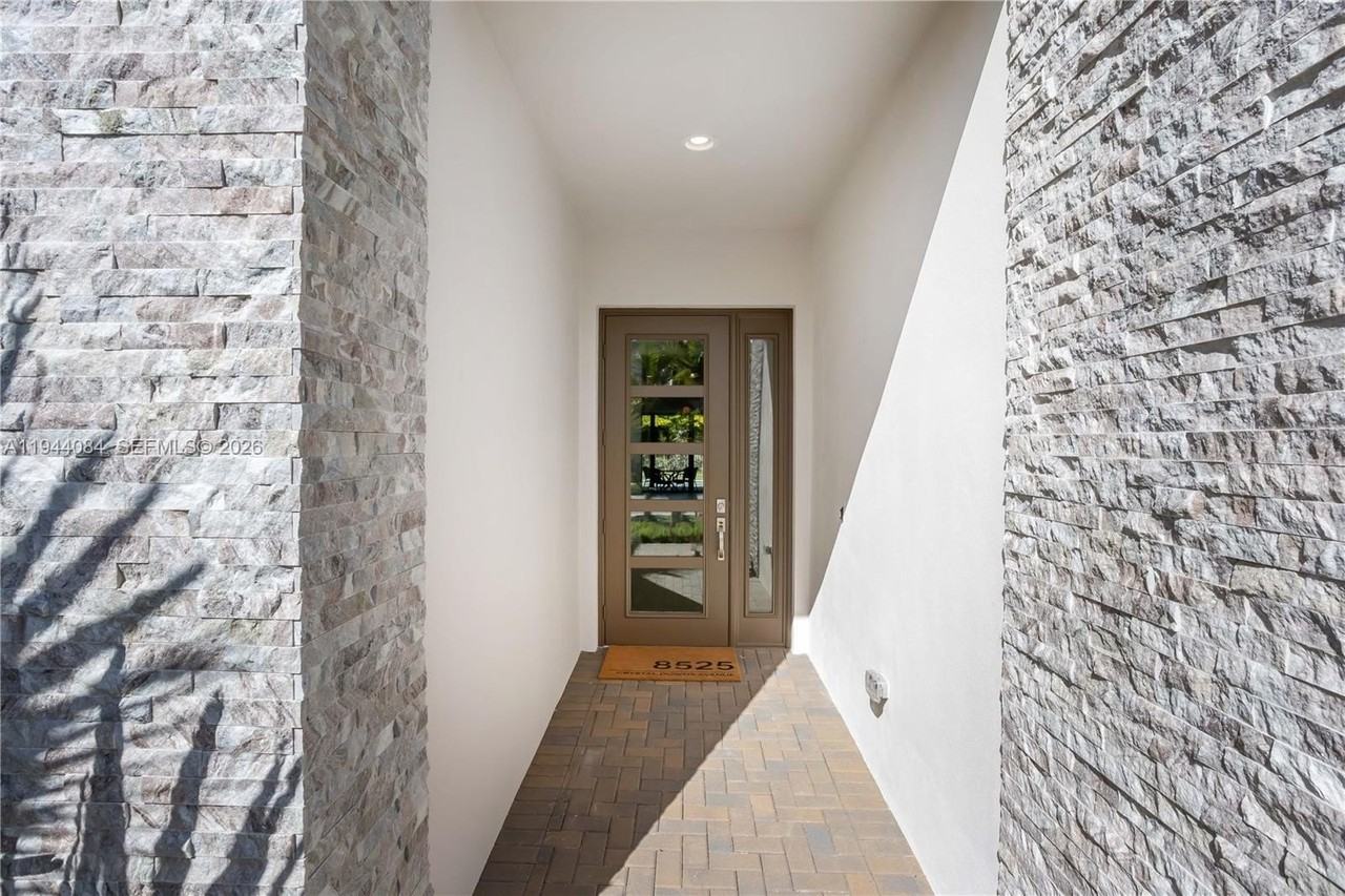 8525 Crystal Downs Ave - Photo 4 of 50