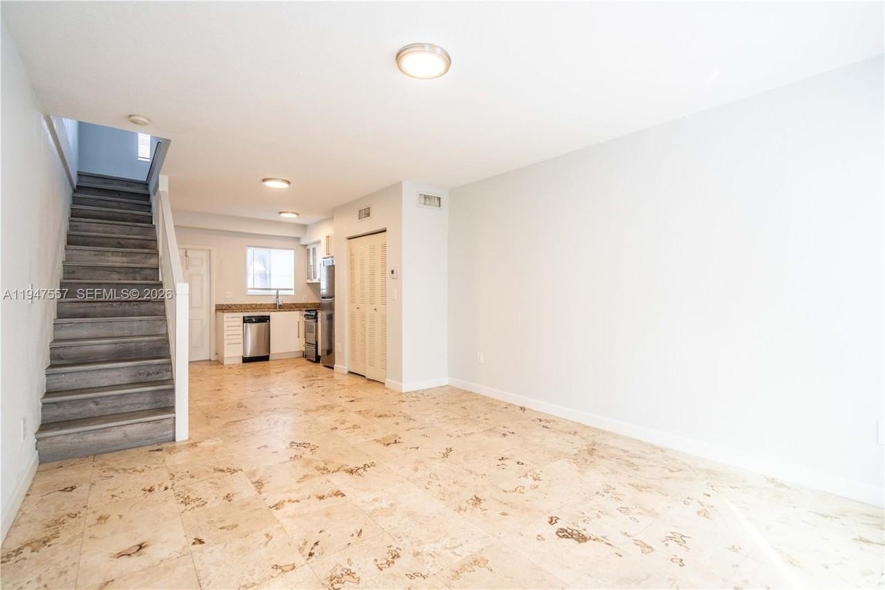 2180 Bay Dr #3B - Photo 4 of 18