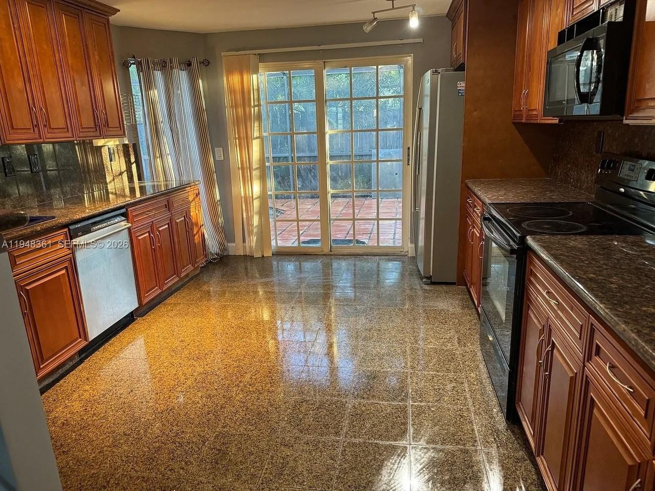 812 Se 14th Ct - Photo 4 of 34