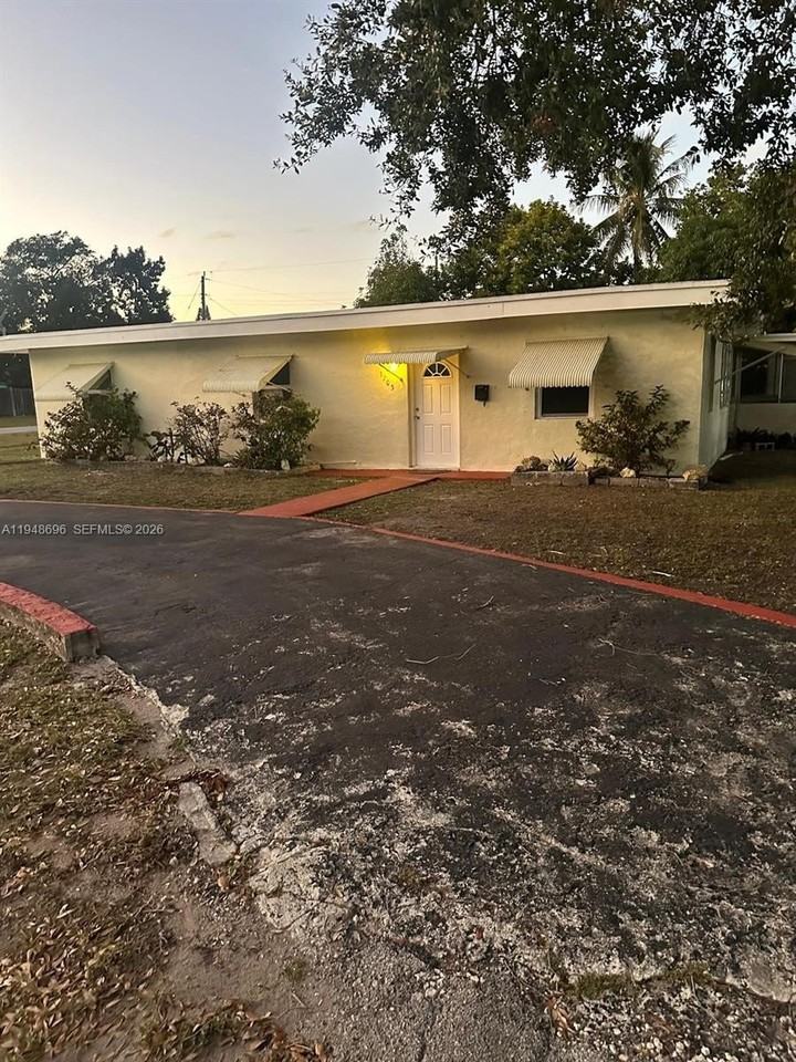 1705 Ne 157th Ter #0 - Photo 2 of 29