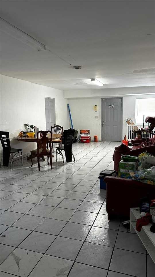 4548 Sw 33rd Ave - Photo 5 of 10