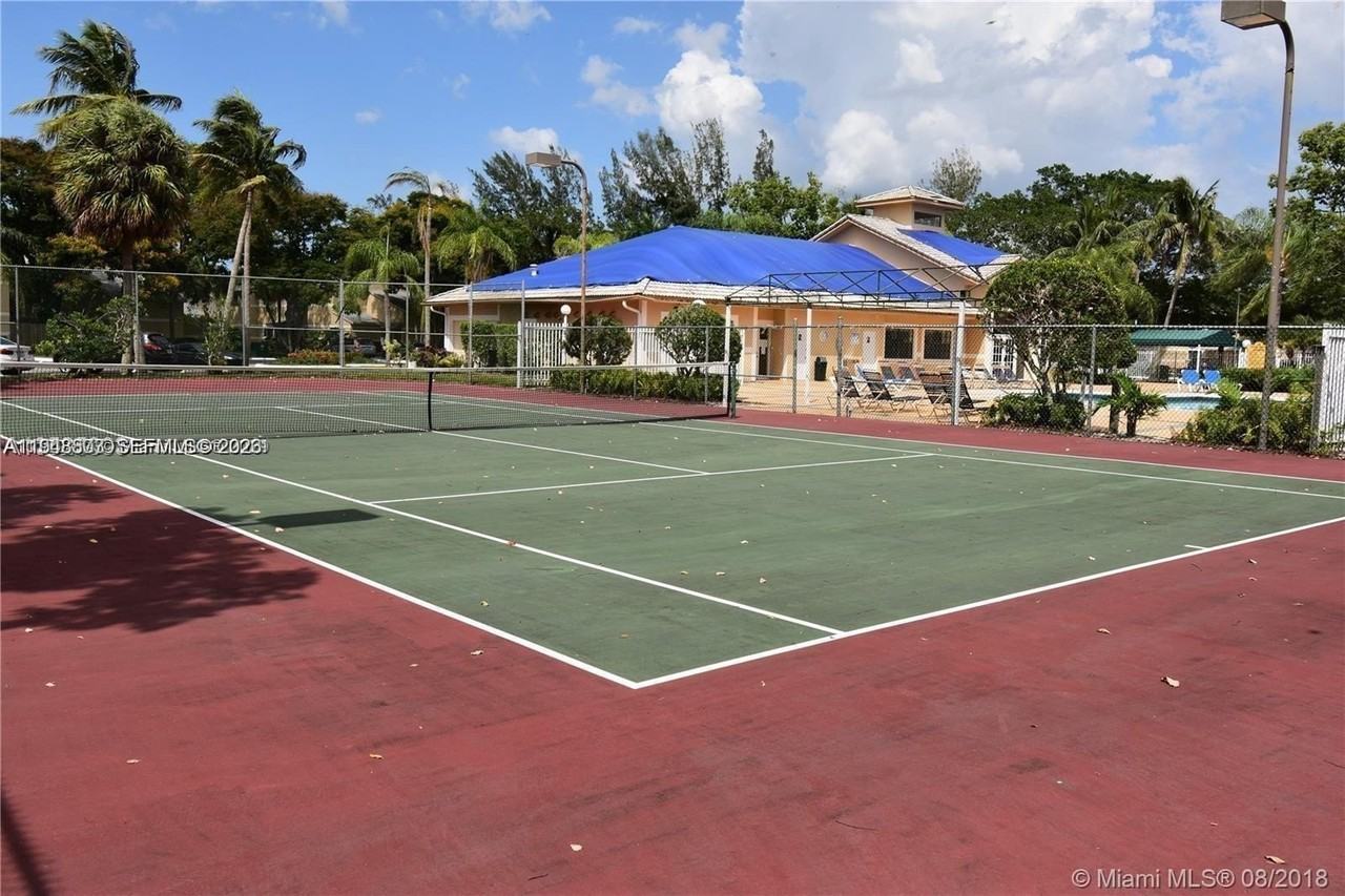 400 Palm Cir W #304 - Photo 3 of 14