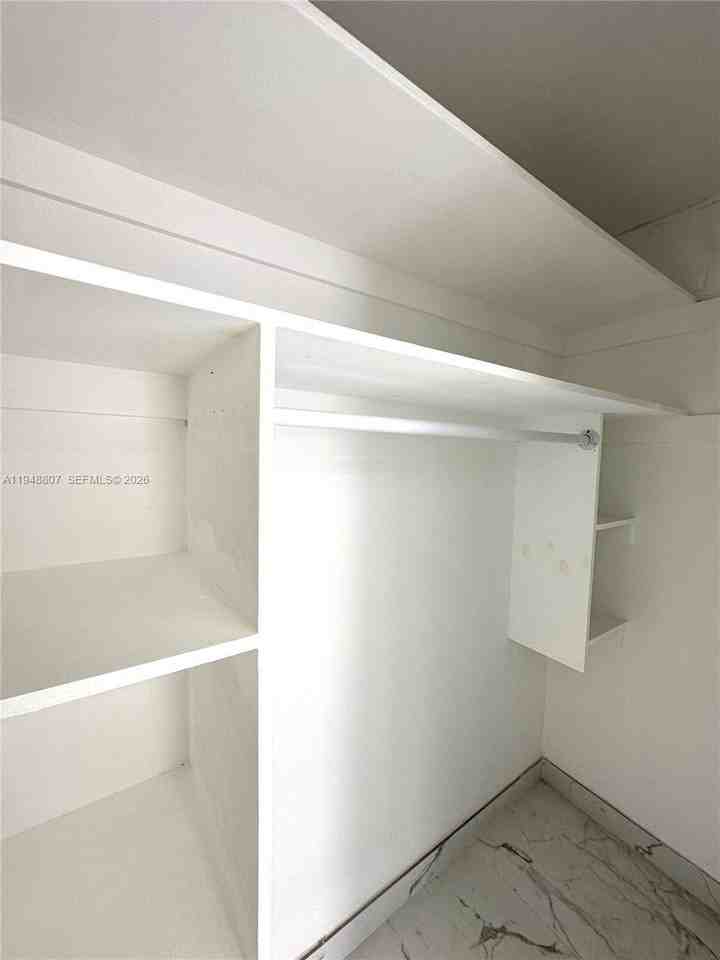 2710 N 72nd Ave #B - Photo 4 of 11