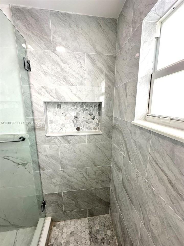 2710 N 72nd Ave #B - Photo 6 of 11