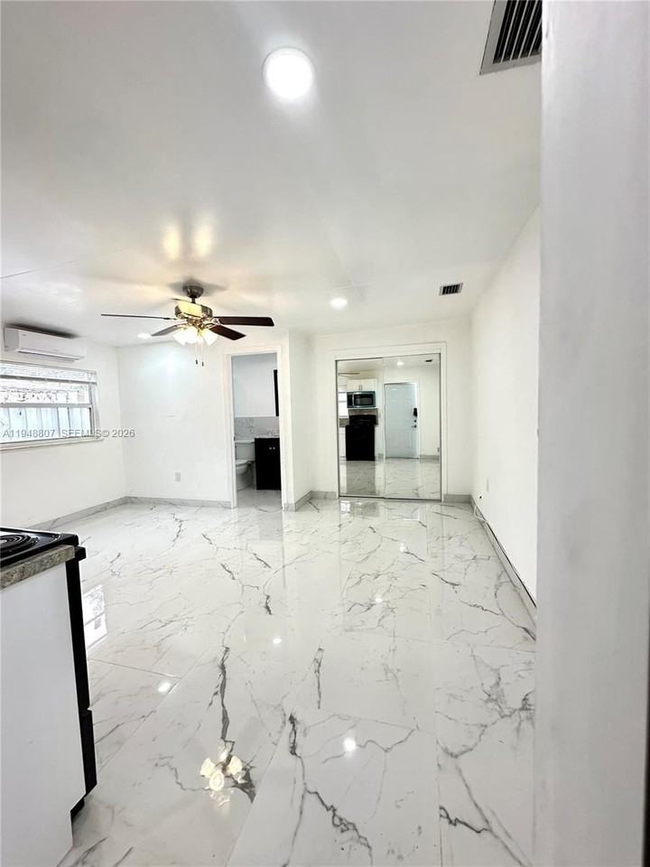 2710 N 72nd Ave #B - Photo 7 of 11