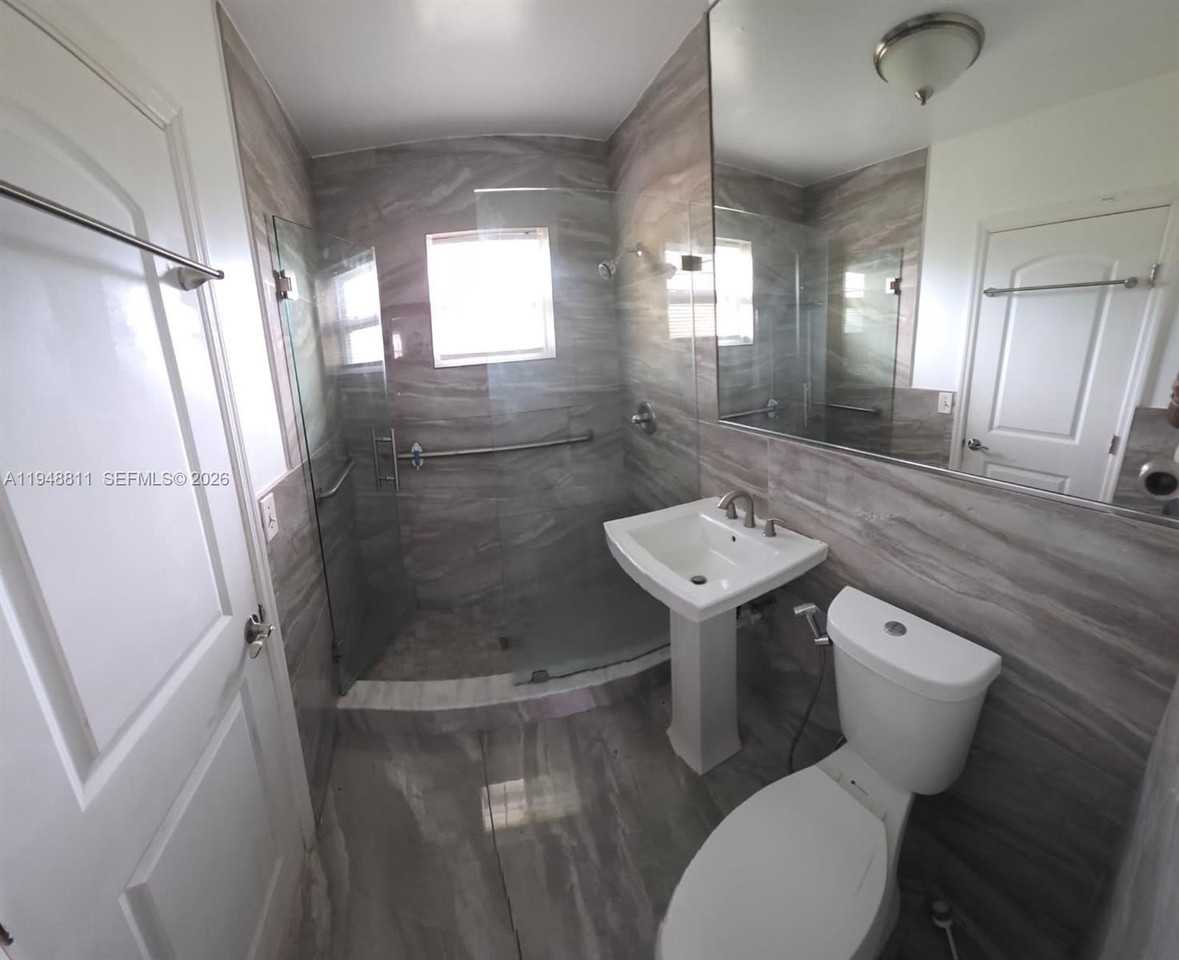 2990 Nw 28th St - Photo 6 of 9