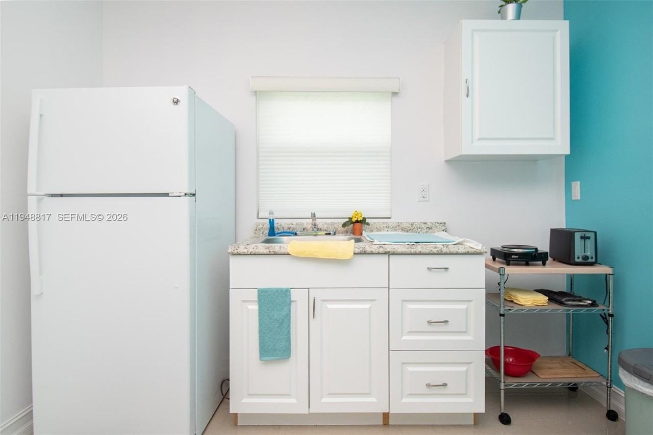 4680 Sw 35th Ave - Photo 2 of 9