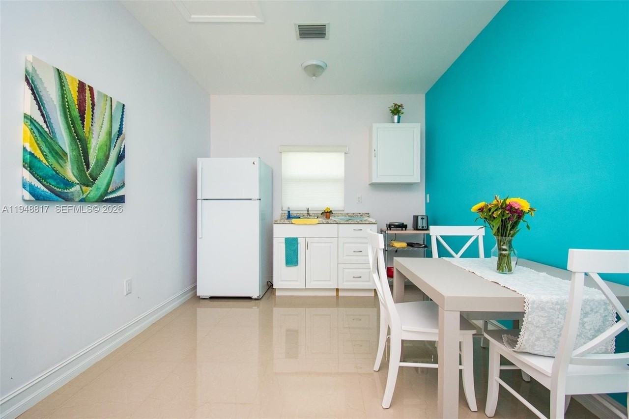 4680 Sw 35th Ave - Photo 4 of 9