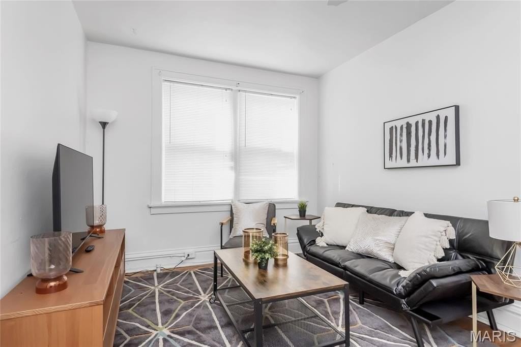 738 De Mun Ave - Photo 2 of 15