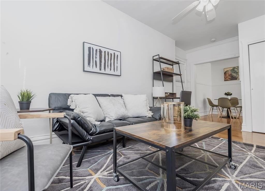 738 De Mun Ave - Photo 4 of 15