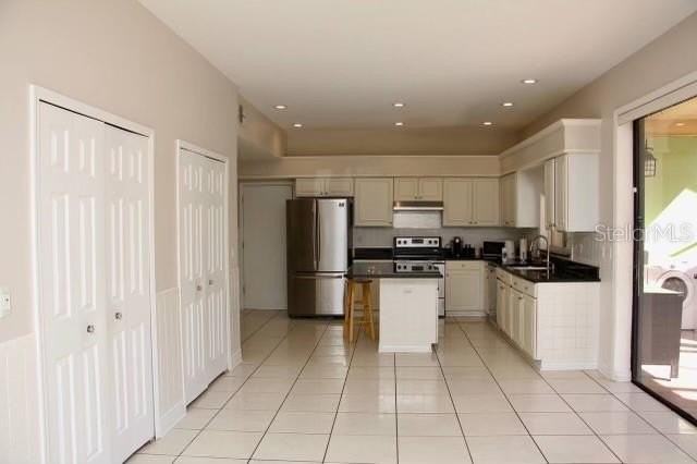 7740 Belvoir Dr - Photo 7 of 44