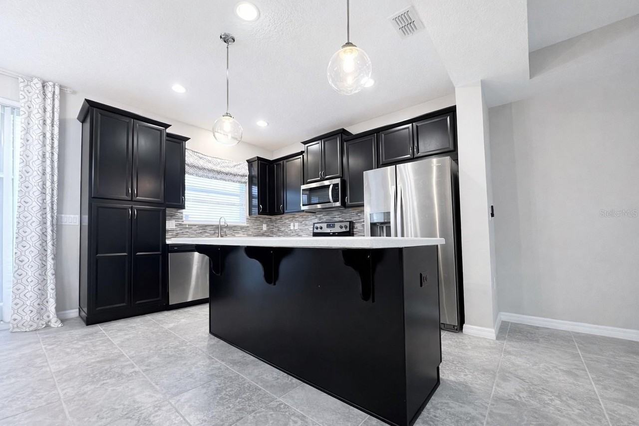 3749 Brighton Park Cir - Photo 7 of 26