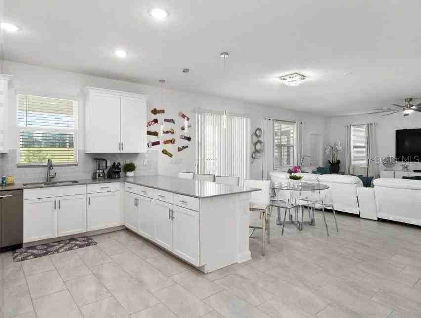 681 PEBBLE BEACH DRIVE - Photo 6 of 9