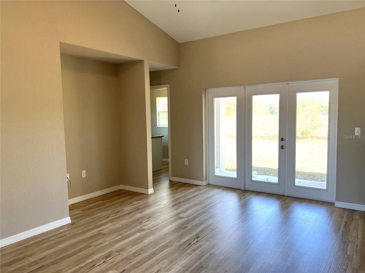 6715 Sw 64th Ave - Photo 5 of 29