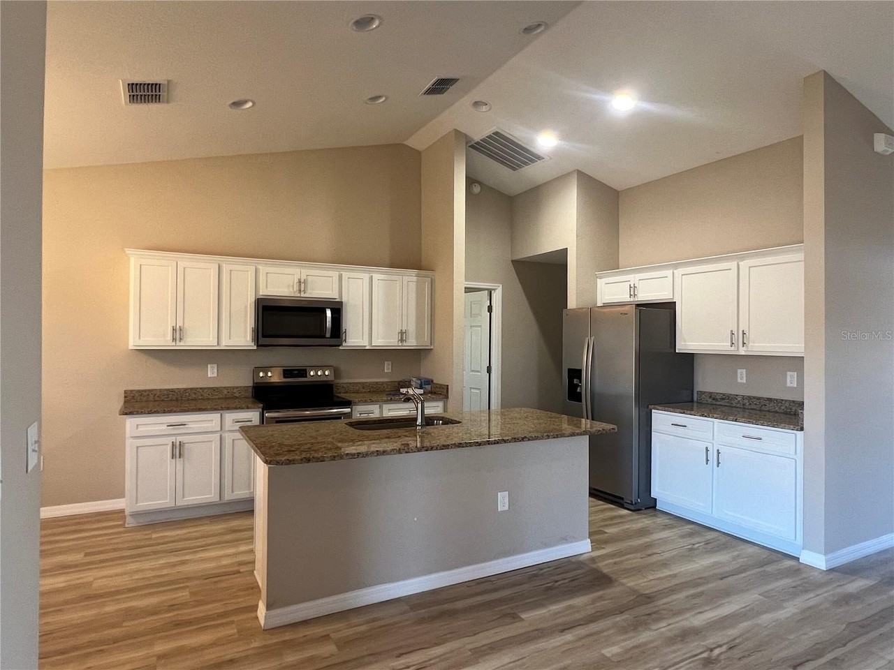 6715 Sw 64th Ave - Photo 6 of 29