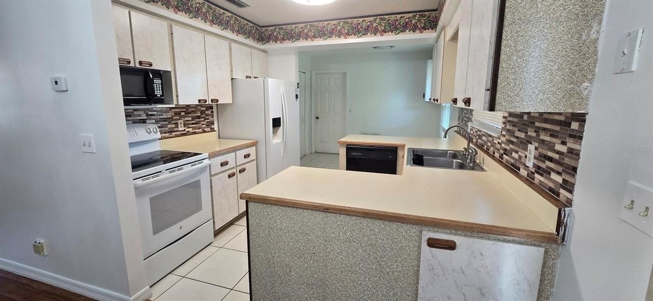 3341 Nw 44th Ct - Photo 5 of 15