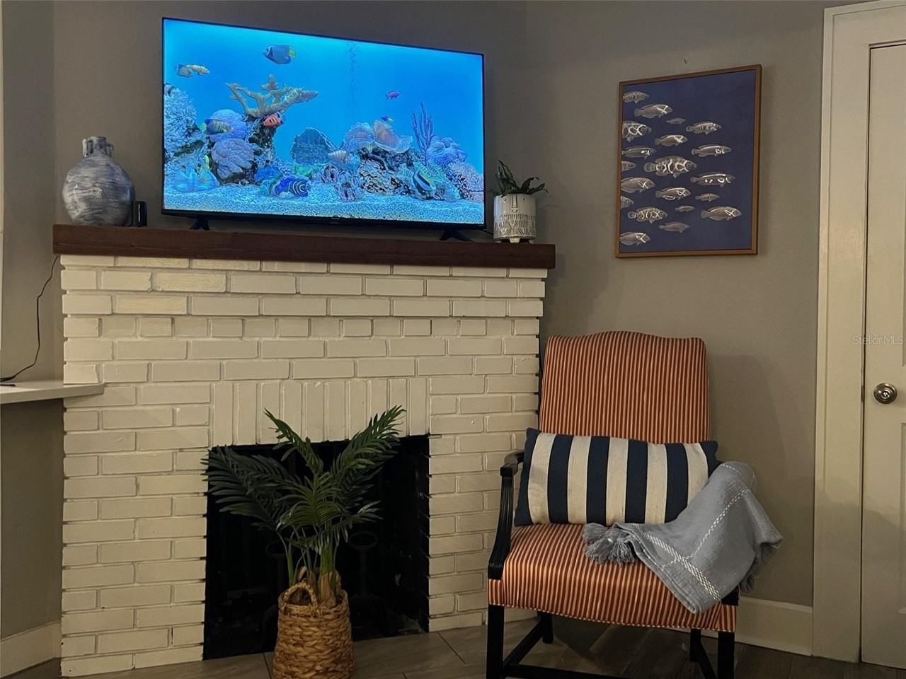 1137 Highland St S - Photo 4 of 37