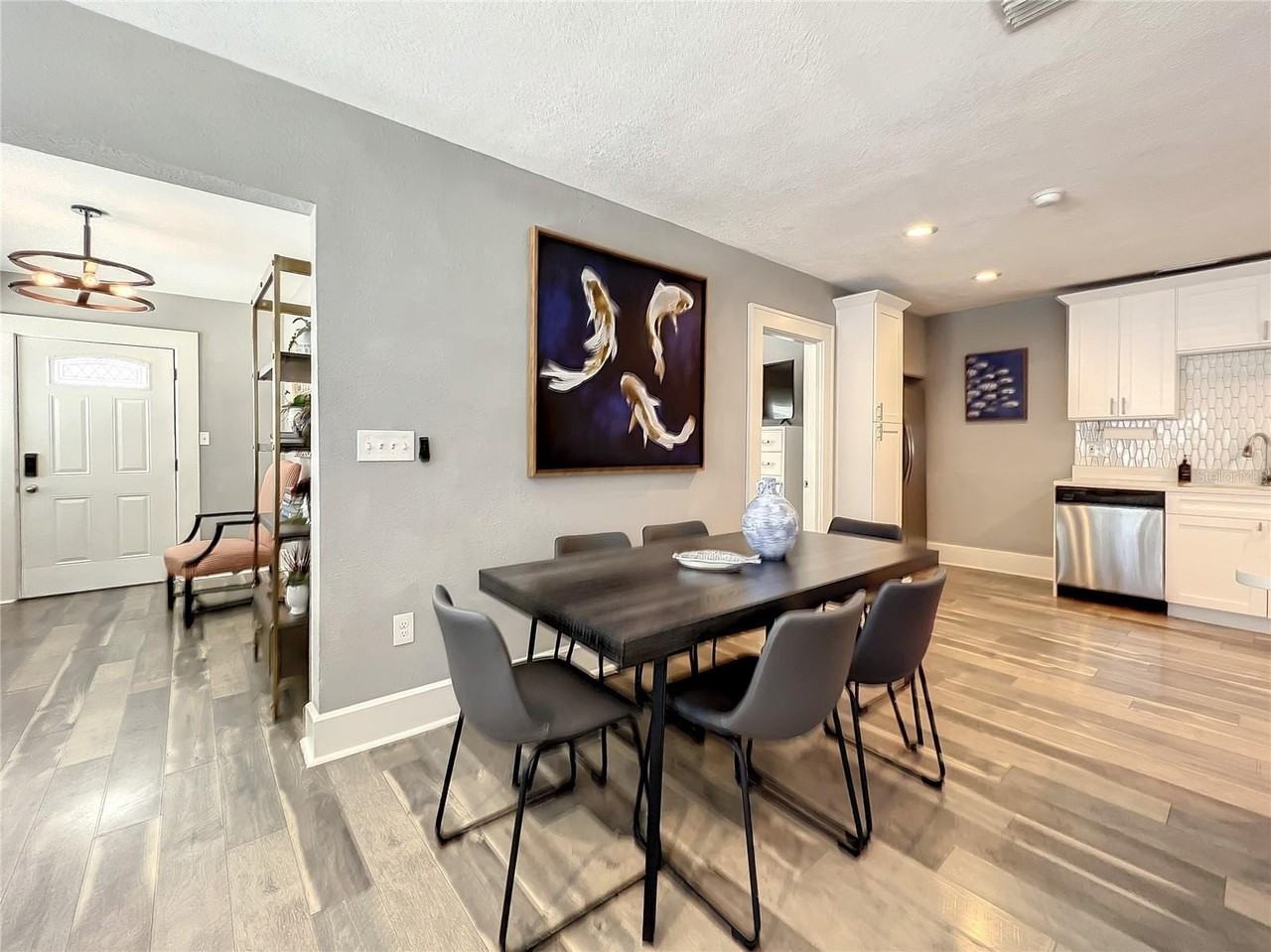 1137 Highland St S - Photo 5 of 37