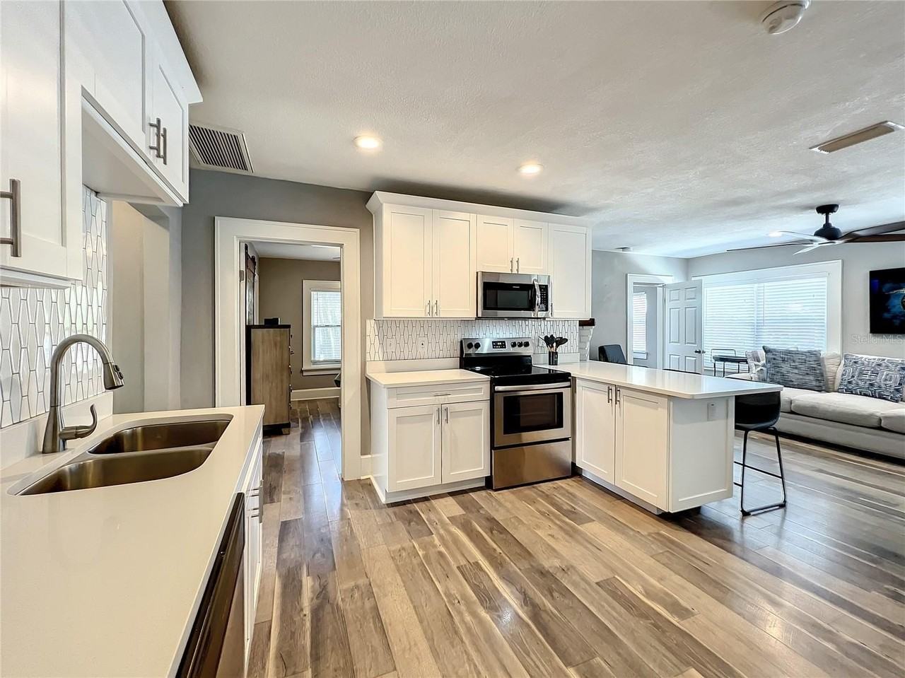 1137 Highland St S - Photo 7 of 37