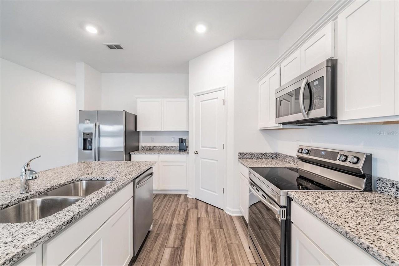 35412 Eastbrook Ave - Photo 7 of 50