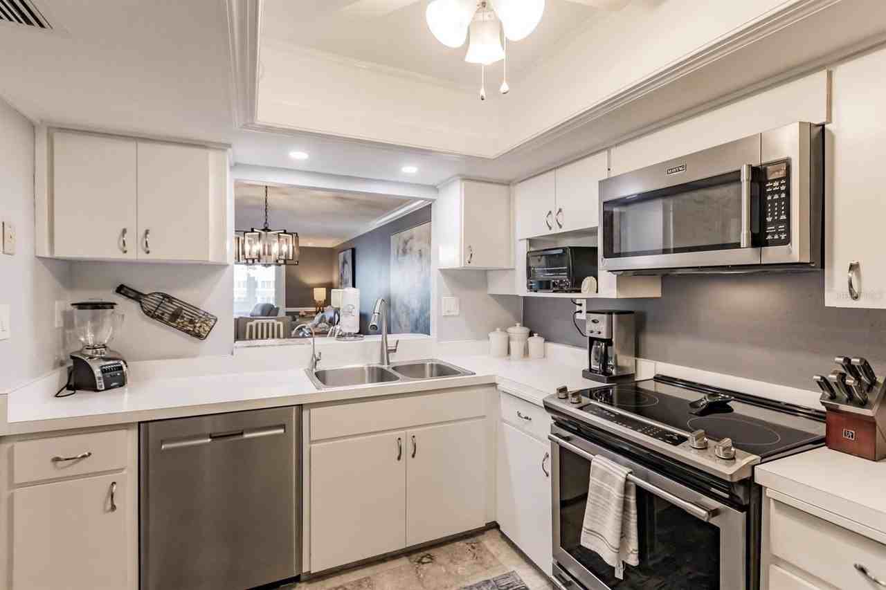 1055 W Peppertree Dr #805AA - Photo 7 of 32