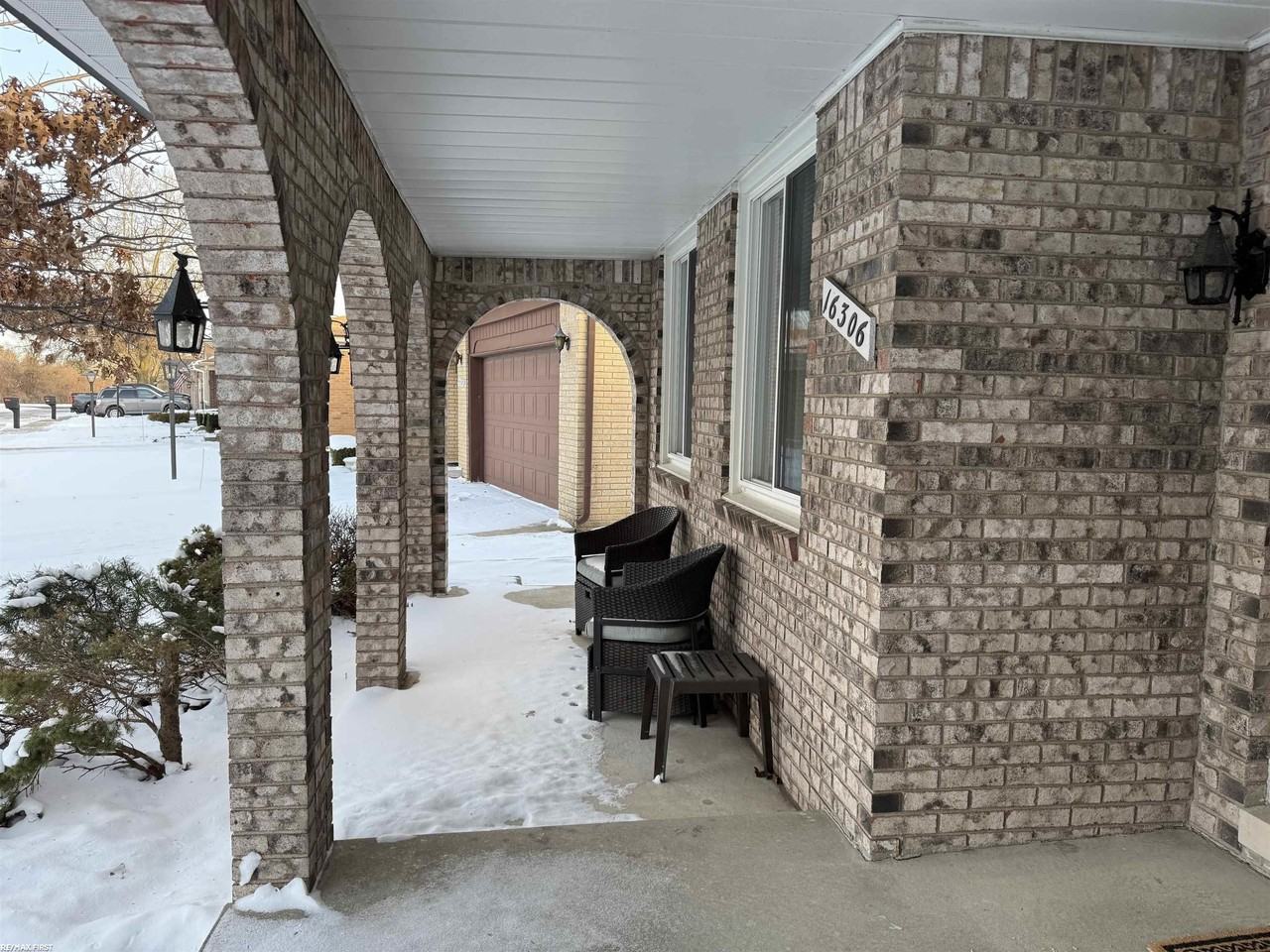 16306 E Hill Dr - Photo 2 of 22