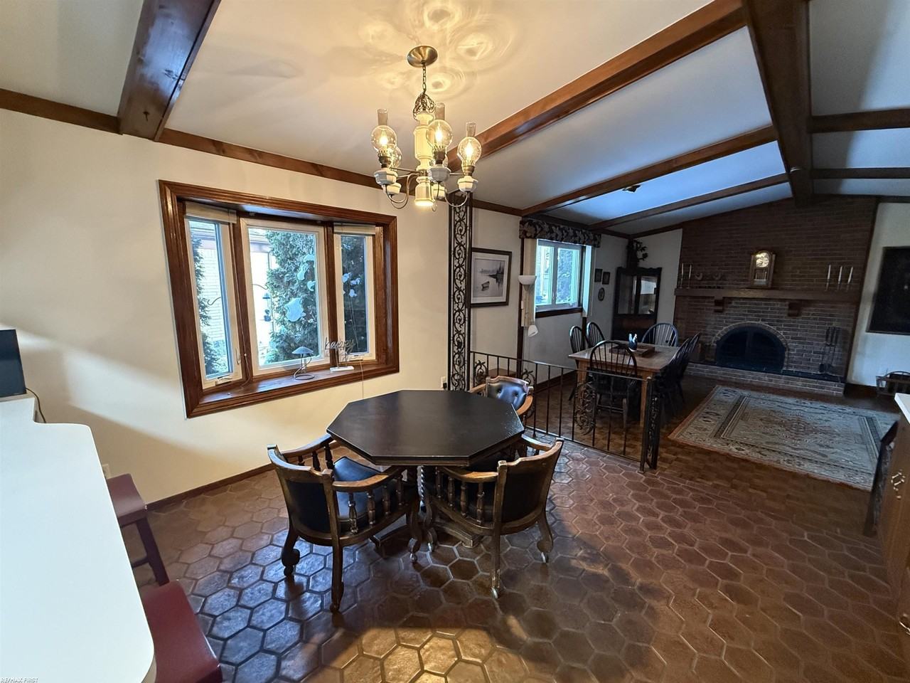 16306 E Hill Dr - Photo 5 of 22