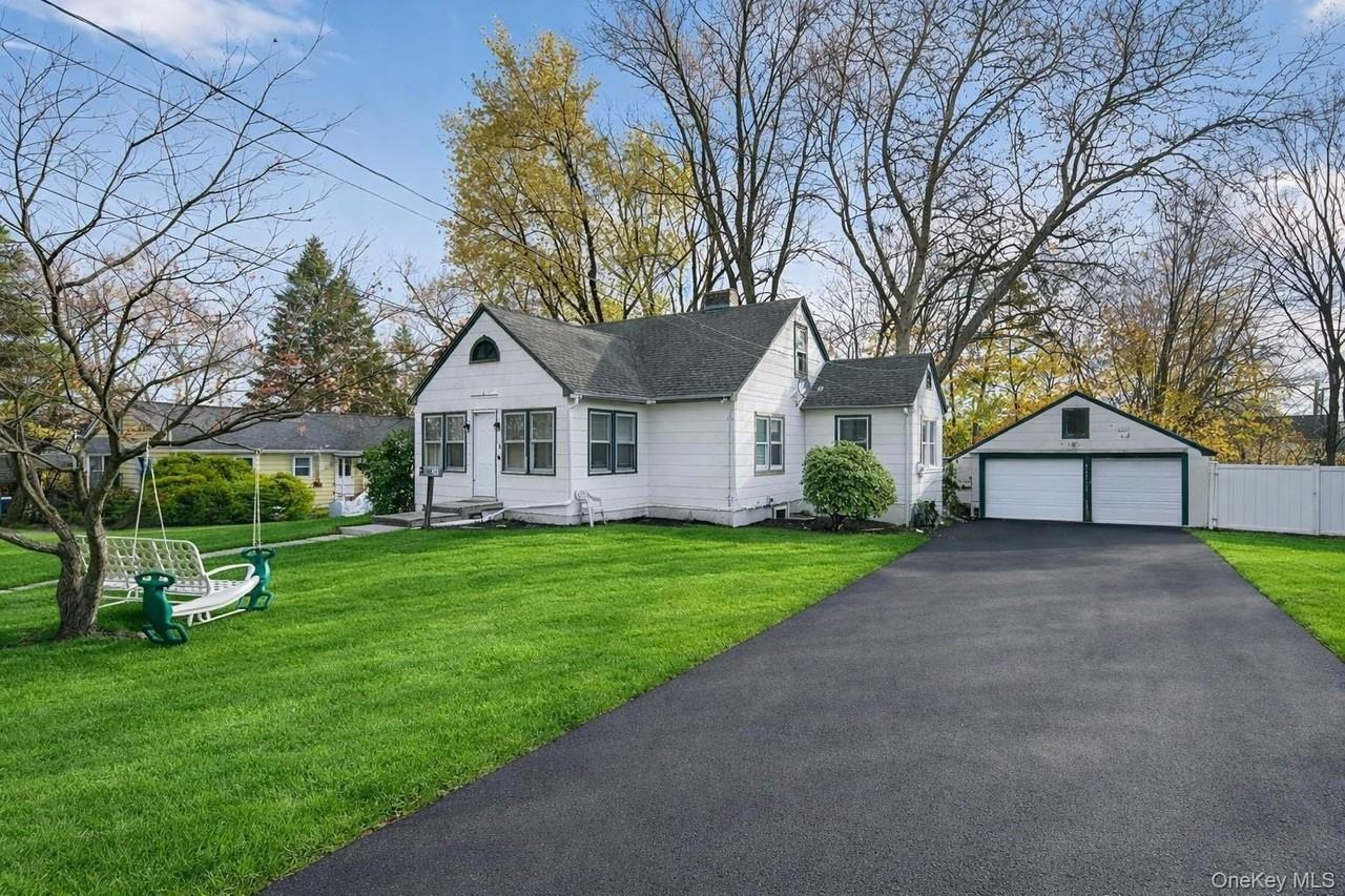 36 Swezey Pl - Photo 3 of 15