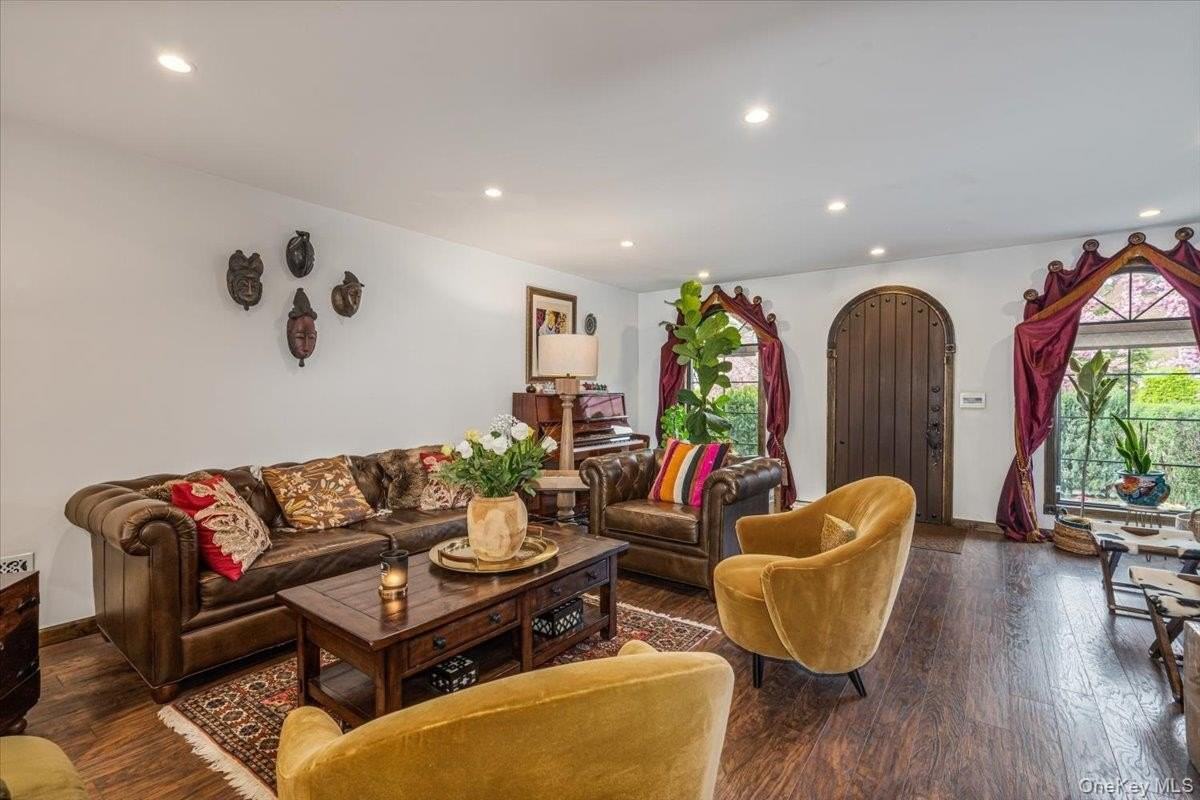 6848 Fleet St - Photo 2 of 25