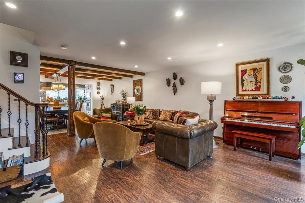 6848 Fleet St - Photo 3 of 25