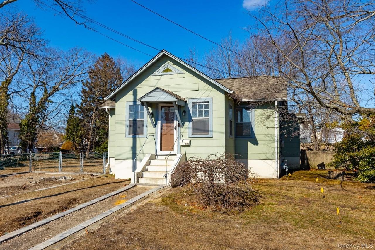 160 Austin St - Photo 3 of 21